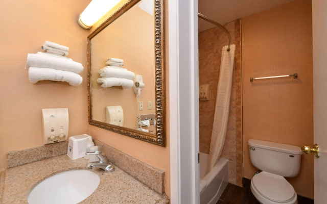 Americas Best Value Inn & Suites Bakersfield E
