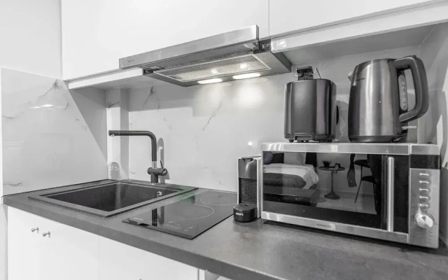 Phaedrus Living: Lykavitos Heights Studio