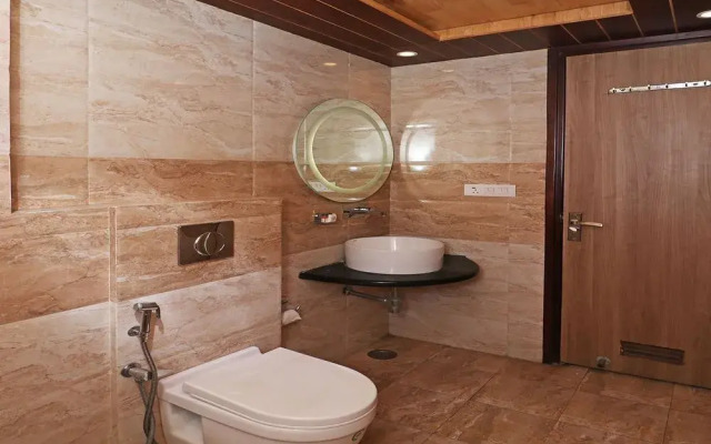 OYO 13653 Hotel Hari Piorko Grand