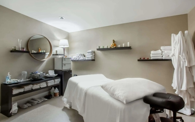 Radisson Hotel Edmonton Airport