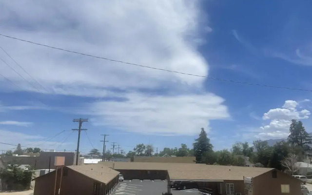 Lone Pine Budget Inn