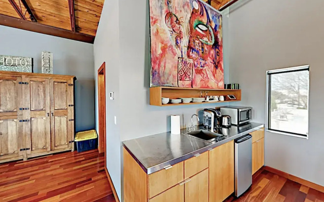 Hip 2nd-Story Studio Apts
