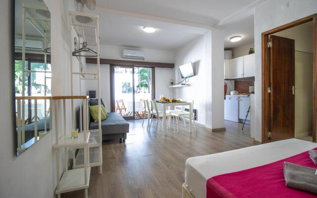 VILAMOURA GOLF STUDIO WITH POOL by HOMING