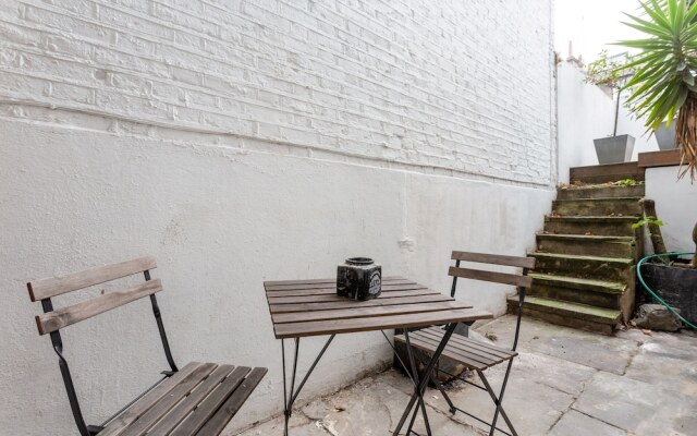 British Pad Near Earl's Court, Kens. & Hyde Park