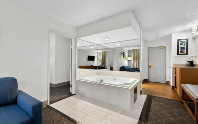 Comfort Inn & Suites Nashville Near Tanger Outlets  I-24 Antioch