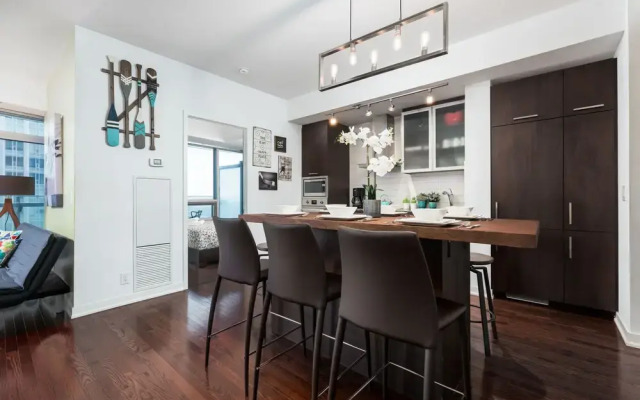 Applewood Suites - York Street Condo