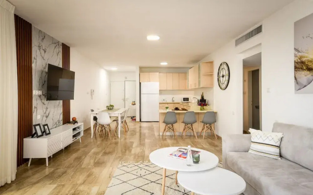 Seaside Escape with Private Patio by Sea N Rent