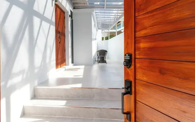 Seaview Hillside 3BR Infinity Pool V254