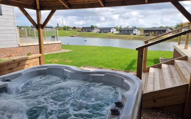Remarkable 2-bed Luxury Lodge in Routh With Hottub