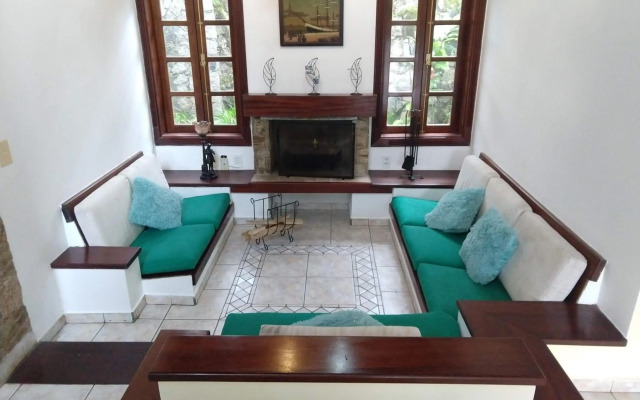 Casa 5 suítes com piscina e churrasqueira