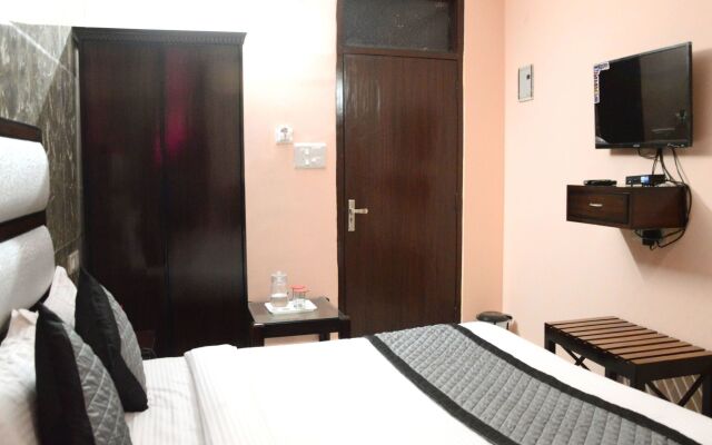 OYO 12849 Hotel Grand Akshay