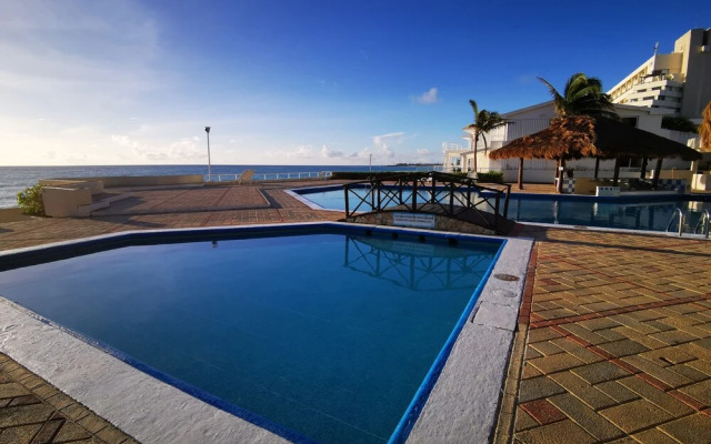Cozy Studio In Beachfront Condominium