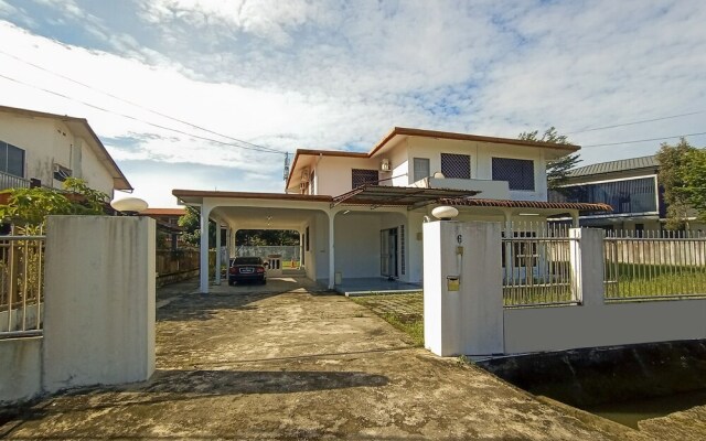 OYO HOME 90241 Villa Home Sibu