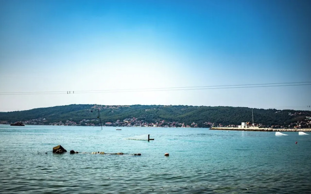 House Red Earth - Kastel Stafilic