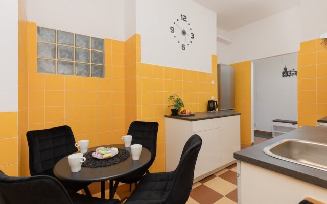 Warsaw Mickiewicza Apartment by Renters