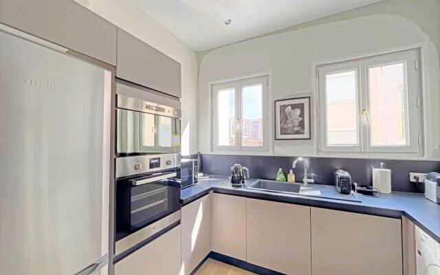 Modern Apartment 20 m from the Sea