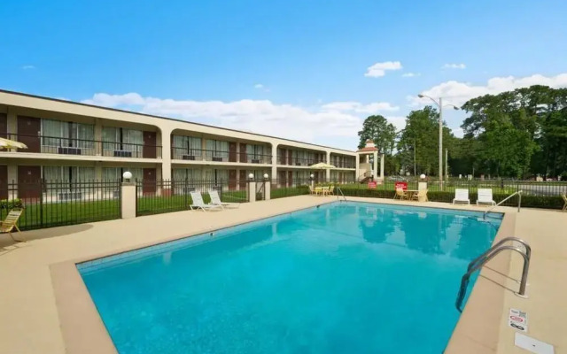 Rose Garden Inn & Suites
