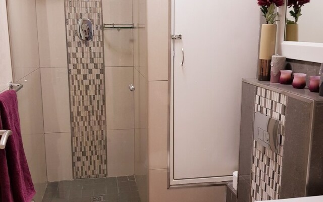 Luxurious Apartment in Century City