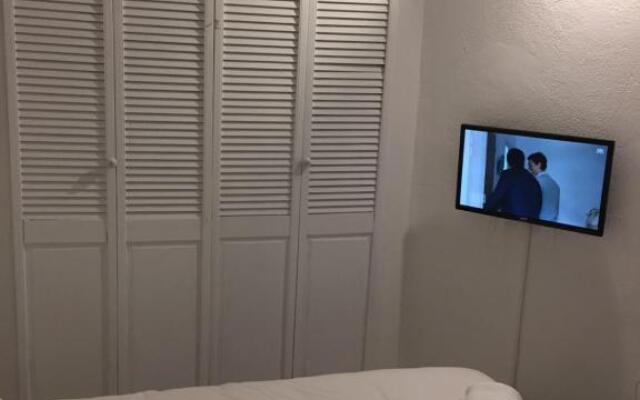 Studio centre avec terrasse