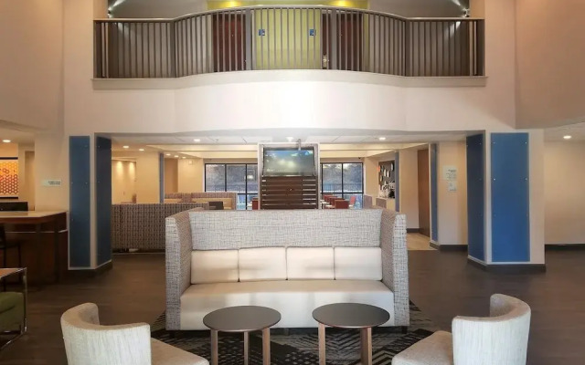 Holiday Inn Express & Suites Columbia - Two Notch