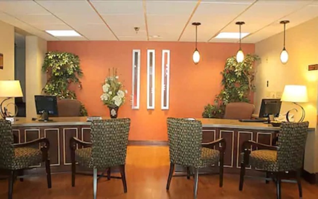 AmericInn Hotel & Suites Sheboygan