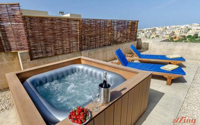 Gozo PH w Private Rooftop Jacuzzi Terrace Views
