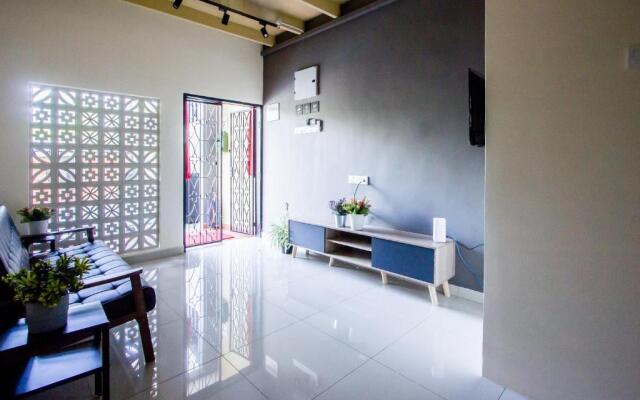 Explore 4BR Gardenhouse Retreats (Free Parking)