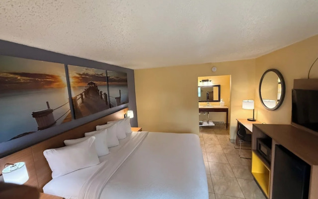 Days Inn by Wyndham St. Petersburg / Tampa Bay Area