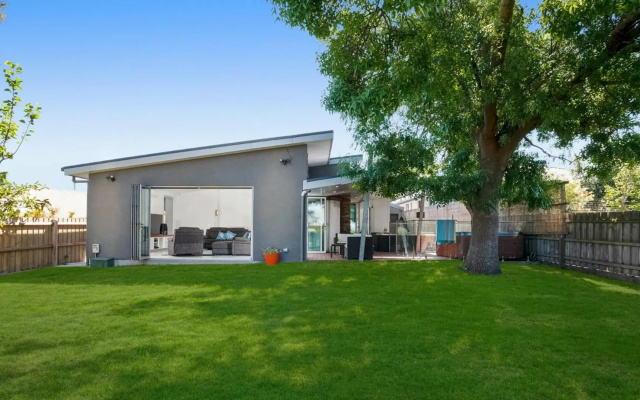Coastal Haven – Outside – Melbourne