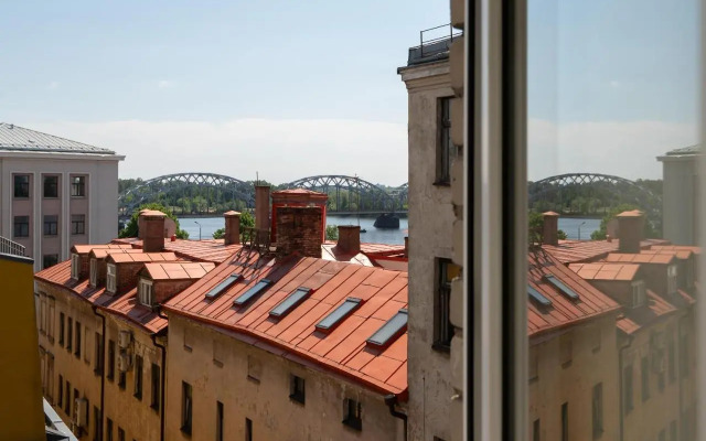 Old Town Riverside Apartment