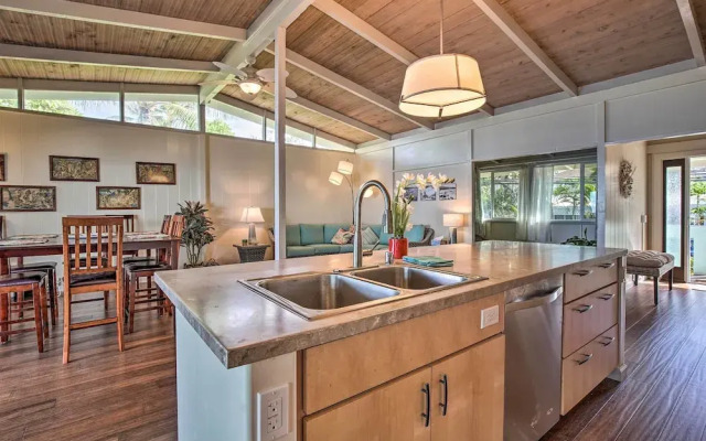 Oceanfront Kona Home w/ Beach Access & Views!