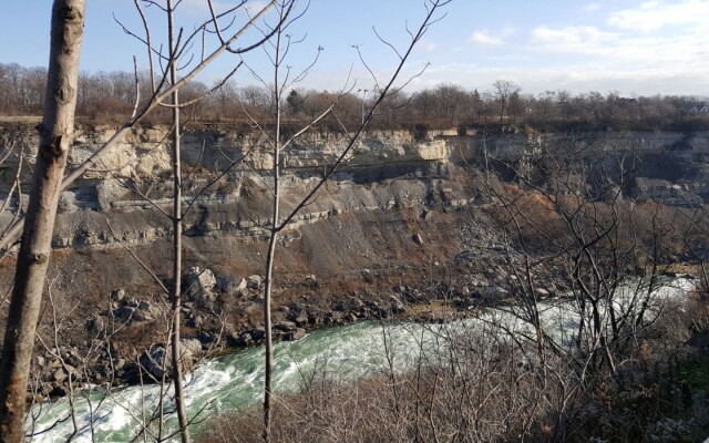 River Rapids Inn