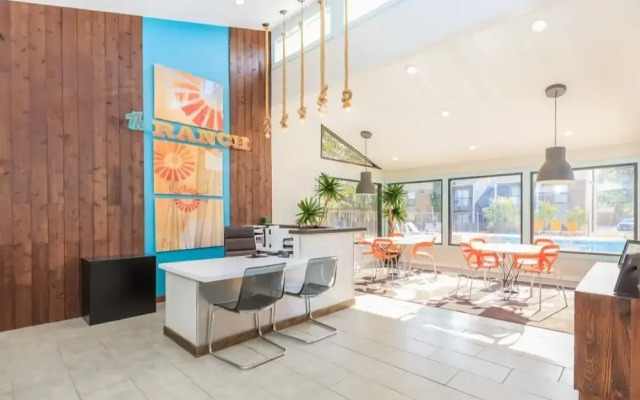 Midland Condo With Pool