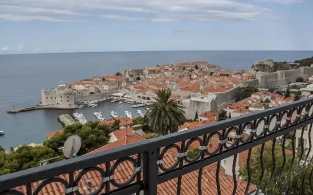 Boric Apartments