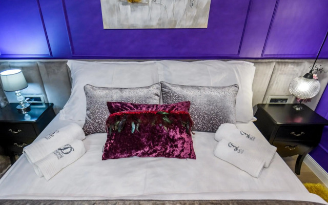 DiVine Luxury Apartment Purple
