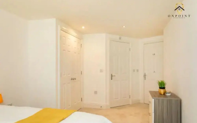 Large 2 Bedroom Apt With Parking