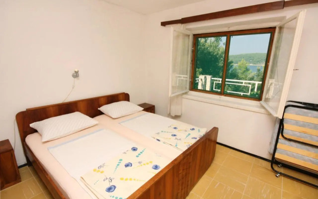 Apartments by the sea Necujam, Solta - 5186