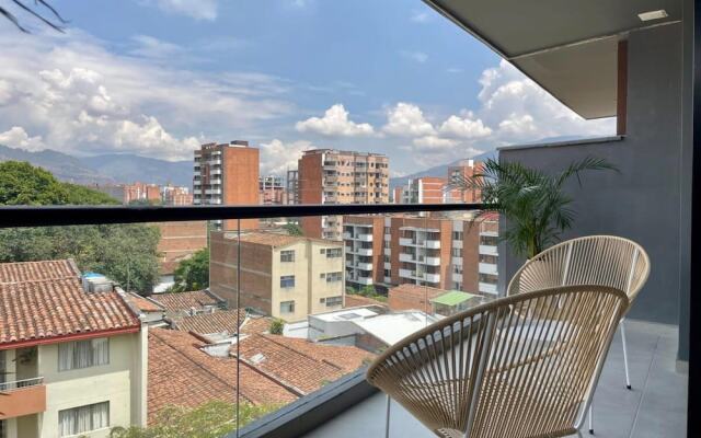 w Impressive 3BR With Balcony in Laureles