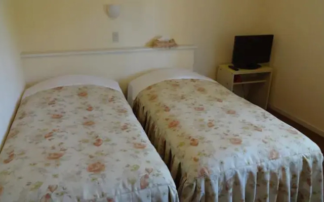 Shoku to Iyashi No Guest House Vivien Claire