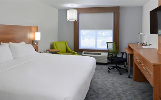 Holiday Inn Express & Suites Lexington Midtown - I-75, an IHG Hotel