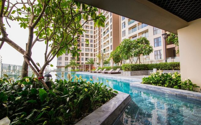 Ami Splendid Infinity Pool