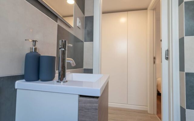 Spacious Basement in Alameda With Lovely Terrace!