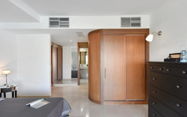 Villa With Private Pool in the Golf Resort