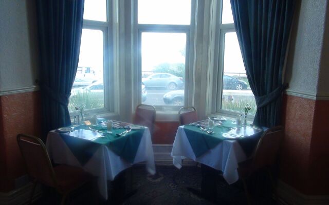 Four Saints Brig Y Don Hotel