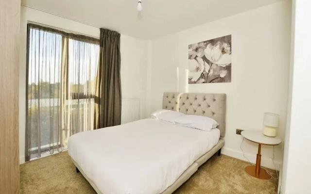 Contemporary 2 bed apartment - Ashford