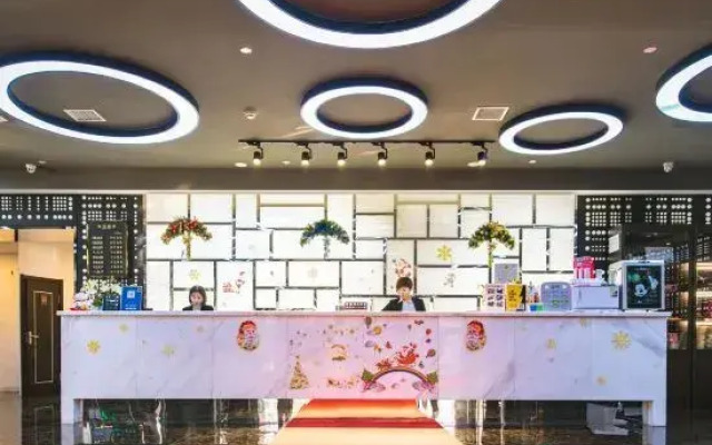 Huayi Oriental Hotel (Harbin Central Street Subway Station Harbin Station)