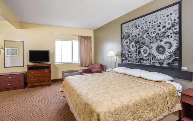 Super 8 By Wyndham Osage