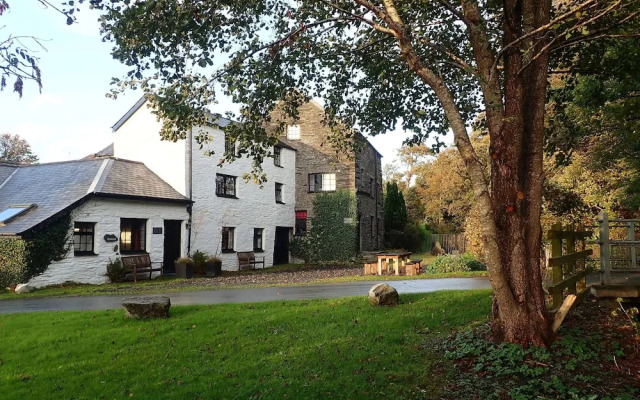 Beautiful 15th Century Watermill - Lovely Location
