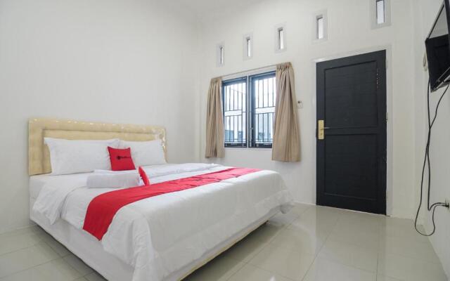 RedDoorz near Sultan Thaha Airport Jambi