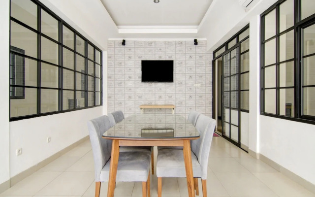 The Shine Residence by OYO Rooms